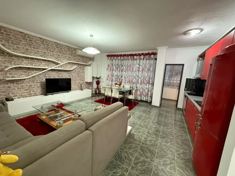 Tirane, jepet me qera apartament 2+1 Kati 11, 130 m² 700 € (21dhjeori)