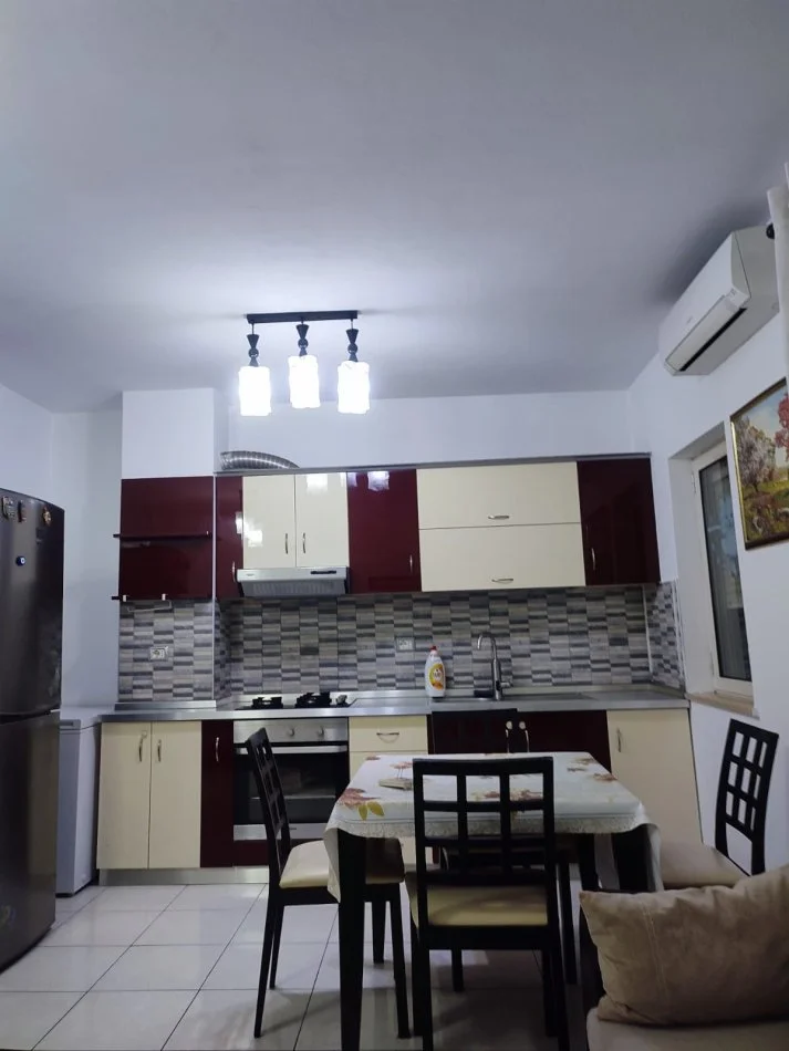 Tirane, jepet me qera apartament 2+1 Kati 6, 85 m² 550 € 