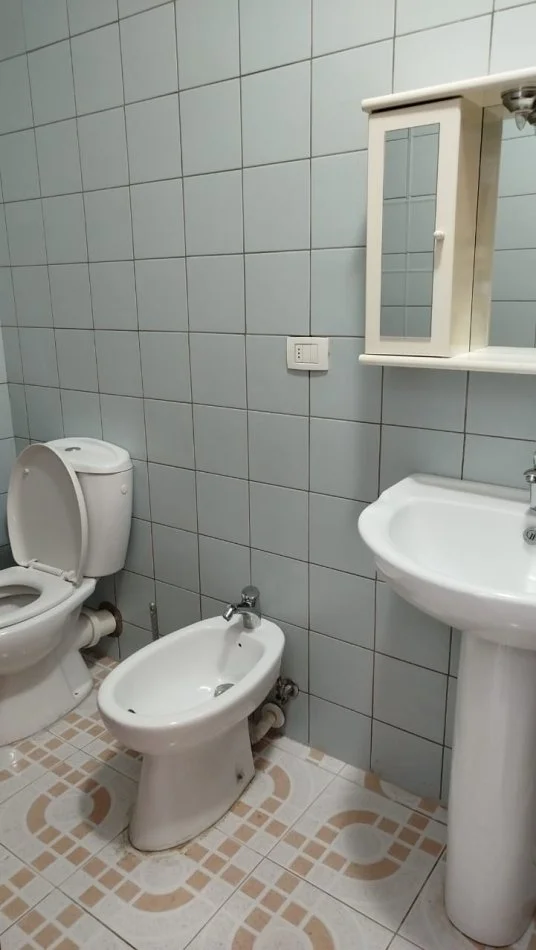 Tirane, jepet me qera apartament 2+1 Kati 6, 85 m² 550 € 