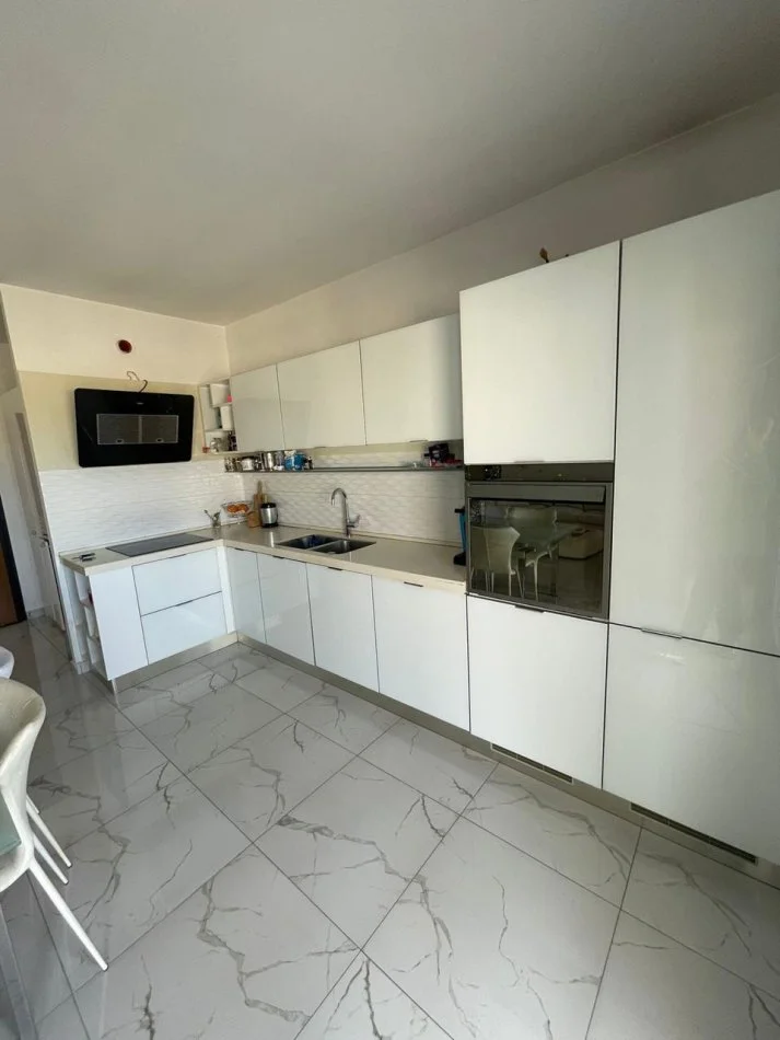 Shkembi Kavajes, shitet apartament 3+1+Aneks+Ballkon Kati 5, 160 m² 170.000 € (Shkembi i Kavajes)