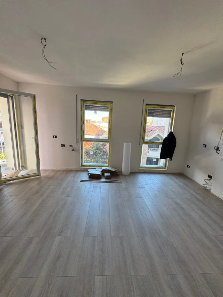 Tirane, shitet apartament 1+1 Kati 1, 145.000 m² 145.000 € (Xhomllik, Rruga Telo Ndini)