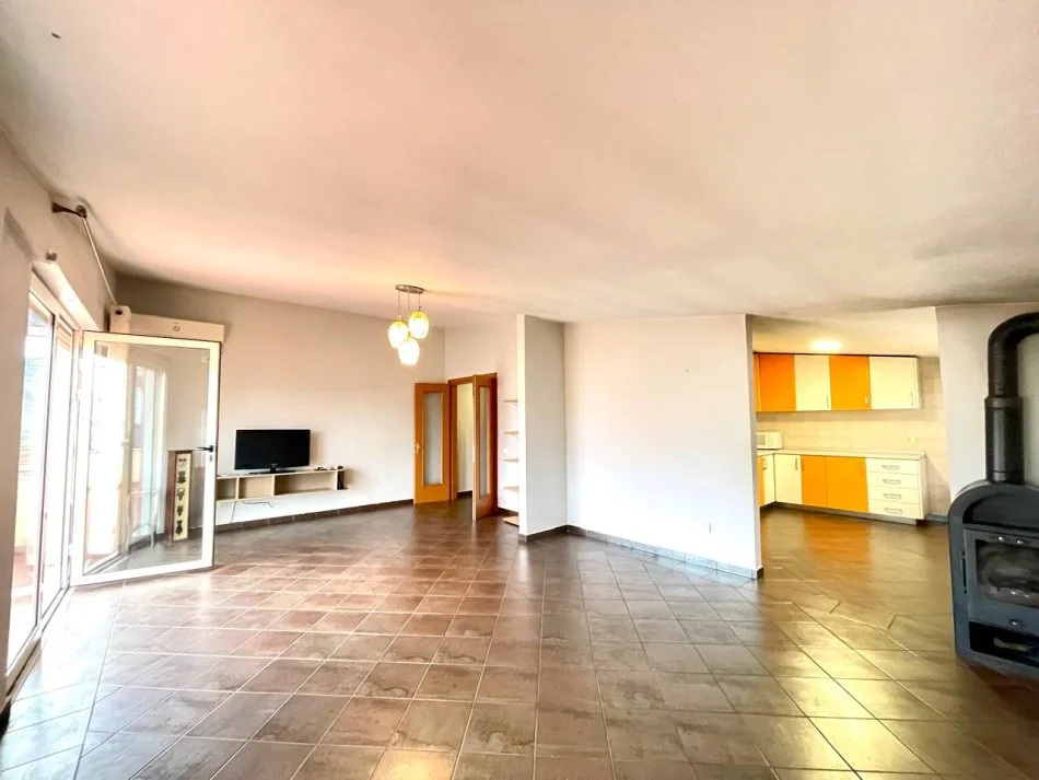 Tirane, jepet me qera apartament+verande | Penthouse 4+1+Aneks+Ballkon Kati 5, 210 m² 1.200 € (Liqeni i Thate)