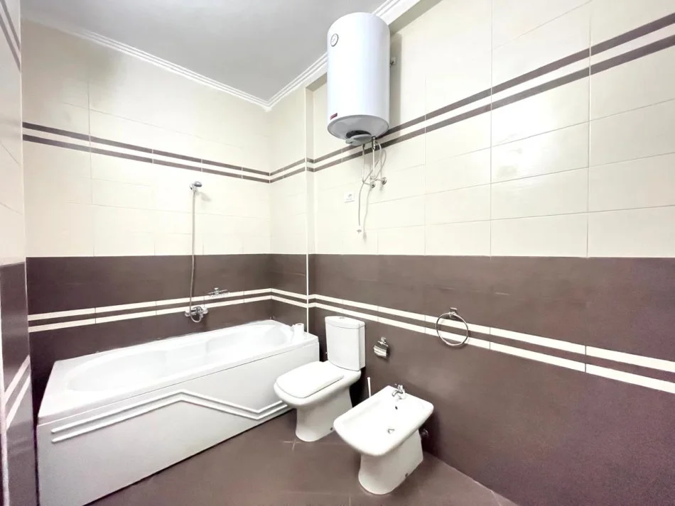 Tirane, jepet me qera apartament+verande | Penthouse 4+1+Aneks+Ballkon Kati 5, 210 m² 1.200 € (Liqeni i Thate)