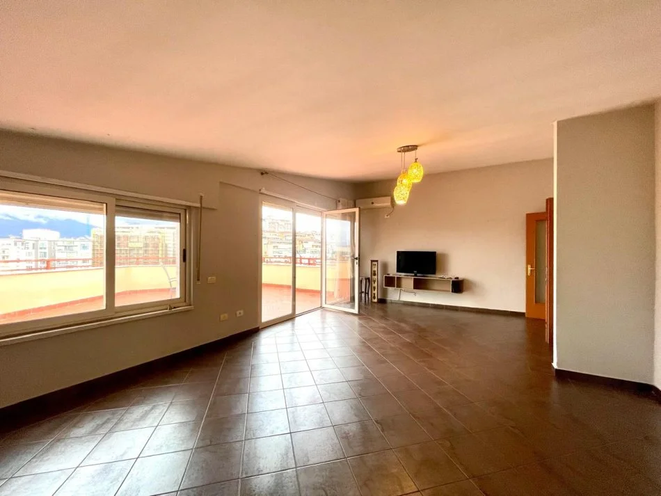 Tirane, jepet me qera apartament 4+1+Aneks+Ballkon Kati 4, 210 m² 1.200 € (Liqeni i That)