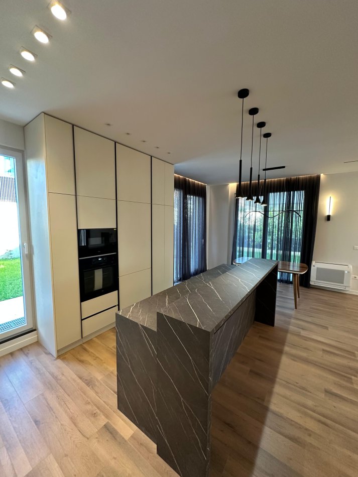 Tirane, jepet me qera apartament 2 Katshe Kati 2, 280 m² 3.000 € (Qendra Tregtare TEG)