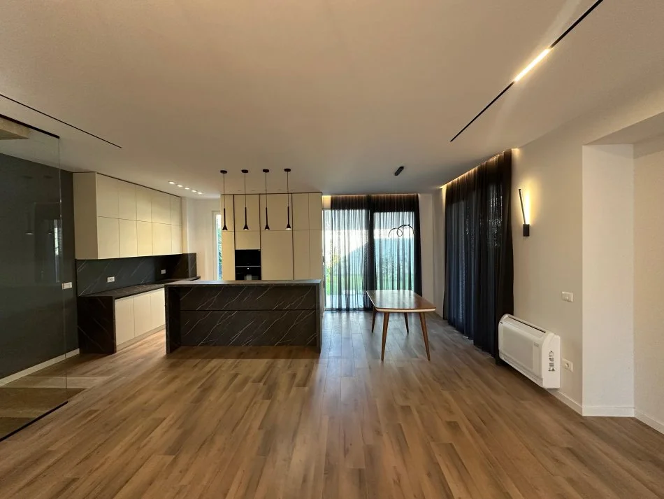 Tirane, jepet me qera Vile 3+1 Kati 0, 3.000 € (TEG)