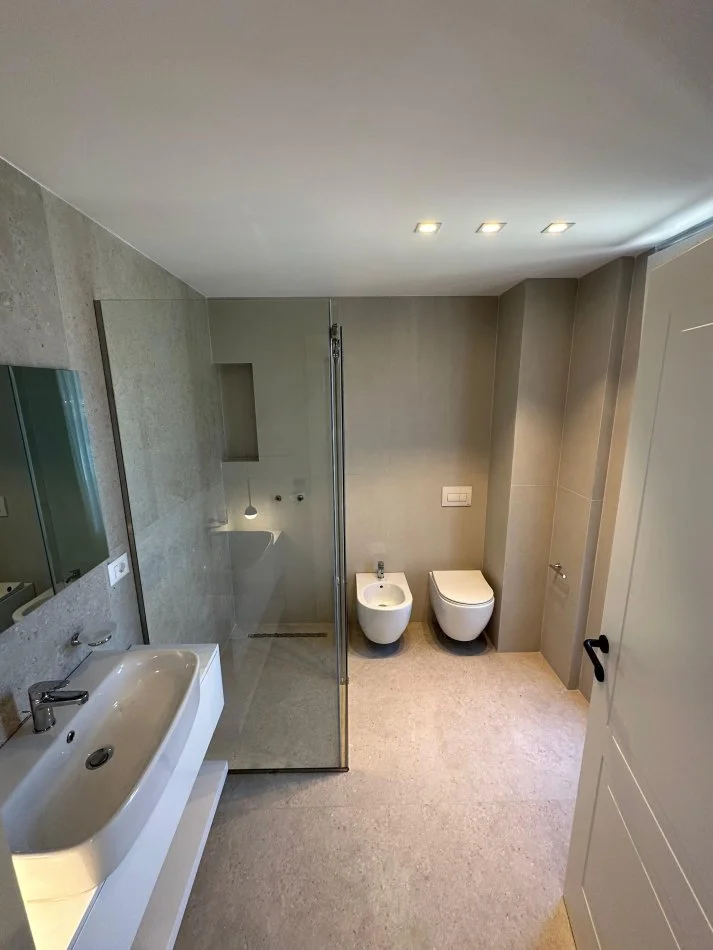 Tirane, jepet me qera Vile 3+1 Kati 0, 3.000 € (TEG)