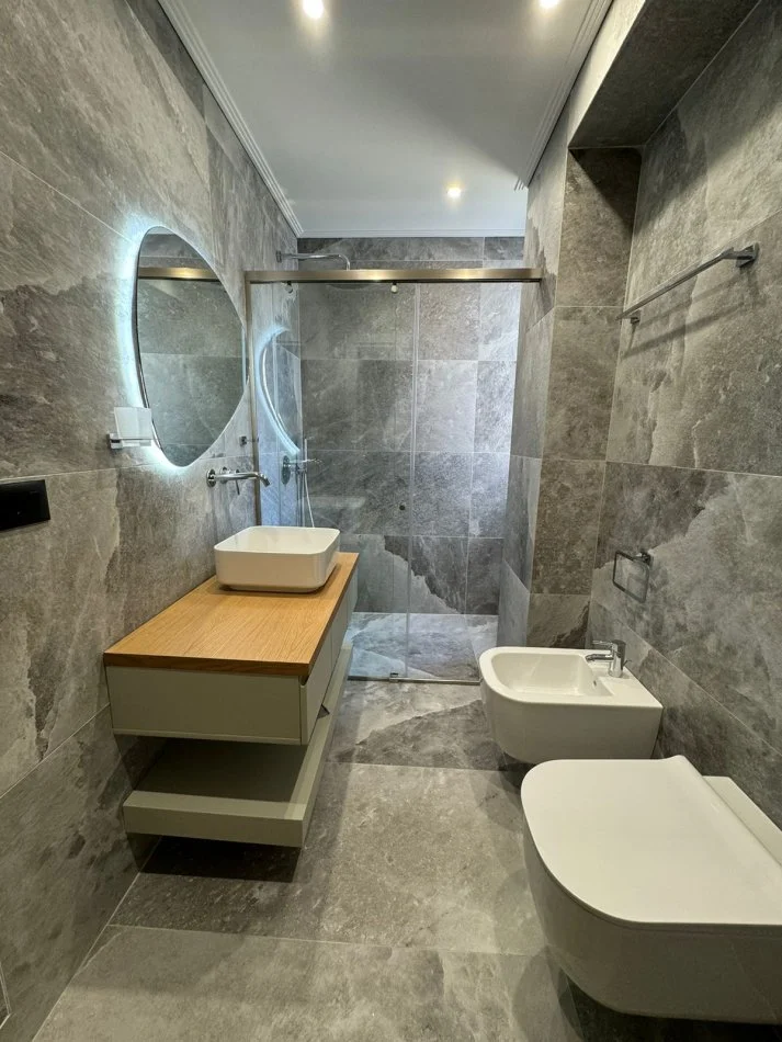 Durres, shitet apartament 1+1+Aneks+Ballkon Kati 1, 90 m² 165.000 € (Rruga Pavaresia)