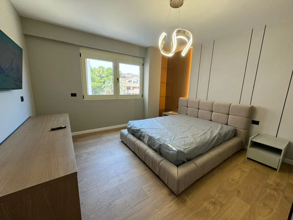 Durres, shitet apartament 1+1+Aneks+Ballkon Kati 1, 90 m² 165.000 € (Rruga Pavaresia)