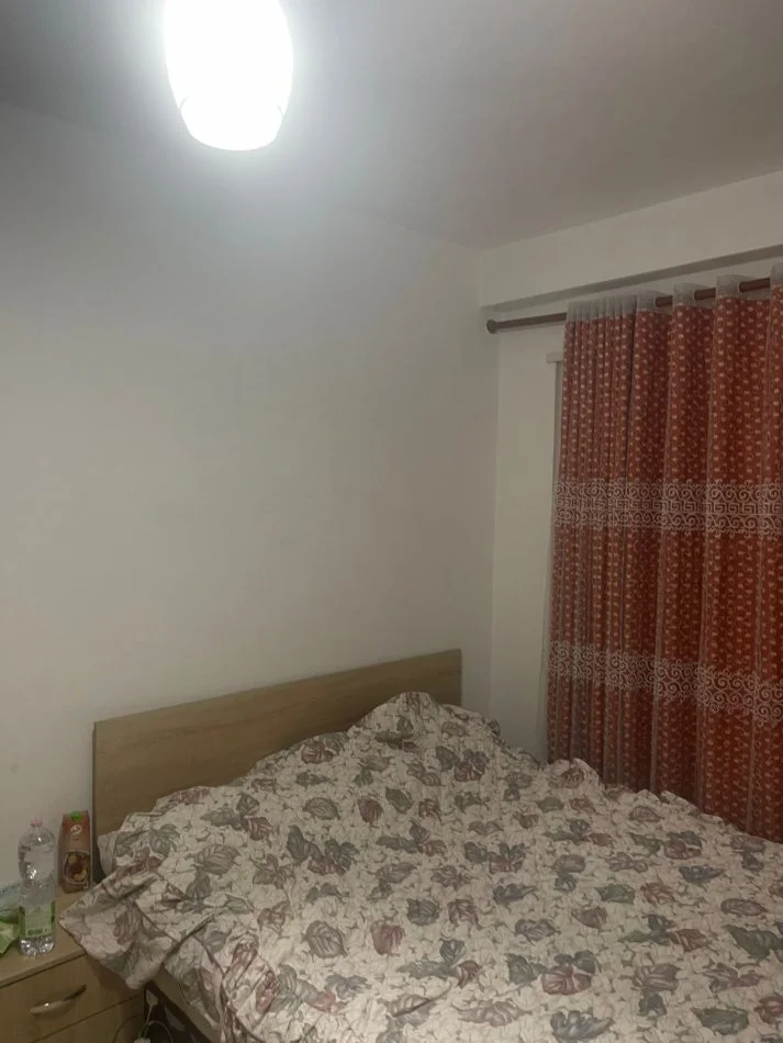 Tirane, jepet me qera apartament 2+1+Ballkon Kati 2, 100 m² 500 € (Rruga Bill Klinton, mbi Kristal Center)