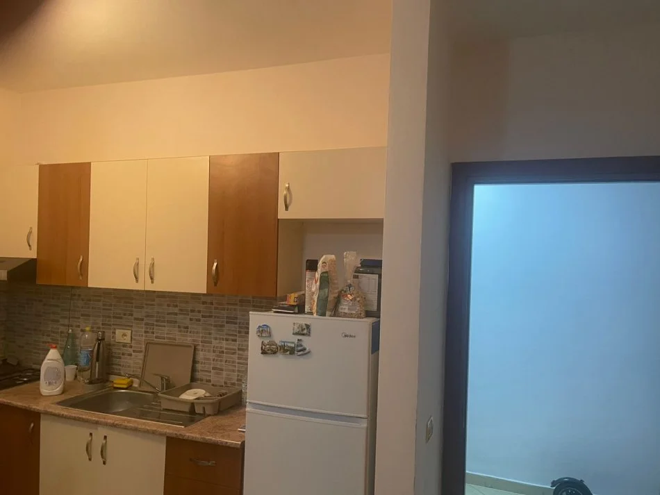 Tirane, jepet me qera apartament 2+1+Ballkon Kati 2, 100 m² 500 € (Rruga Bill Klinton, mbi Kristal Center)