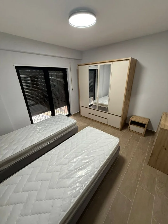 Tirane, jepet me qera apartament 2+1 Kati 1, 105 m² 650 € (Kodra e Diellit 2)