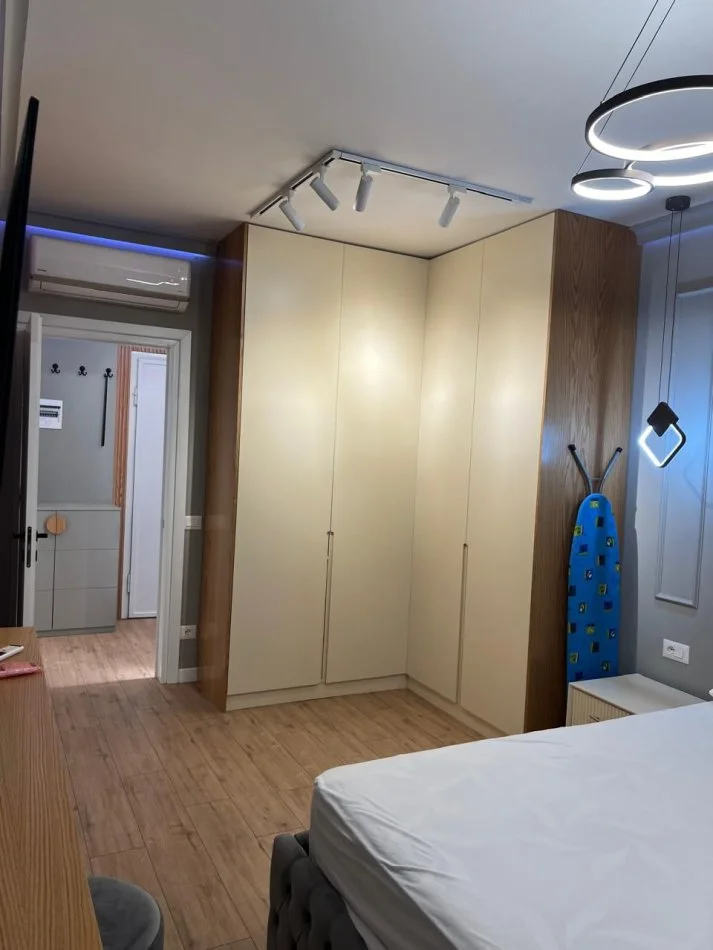 Tirane, jepet me qera apartament 2+1 Kati 3, 110 m² 600 € (5 maji)