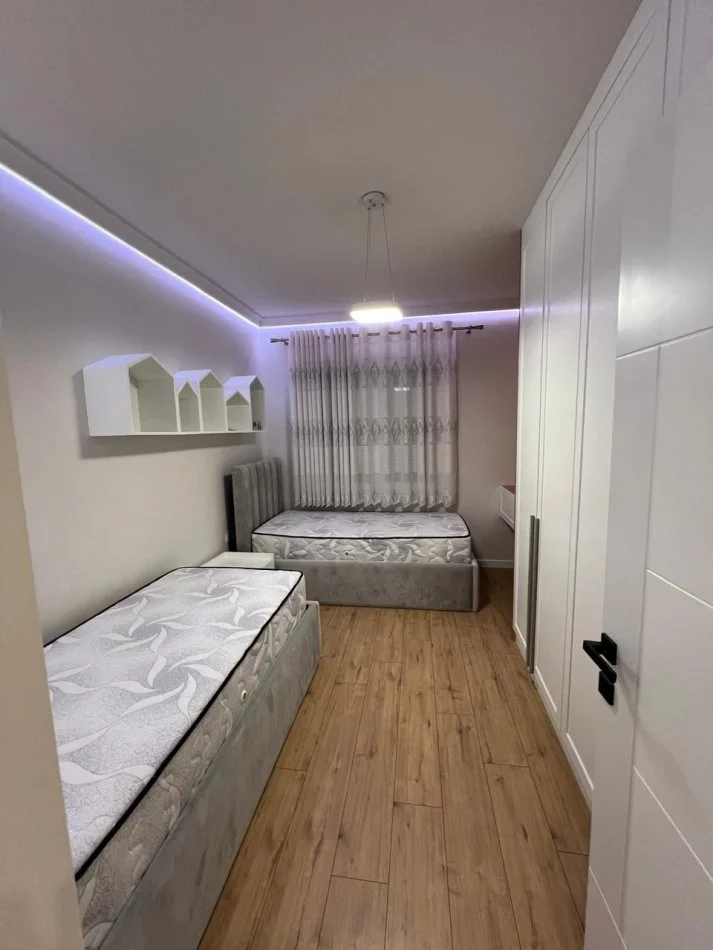 Tirane, jepet me qera apartament 2+1 Kati 3, 110 m² 600 € (5 maji)