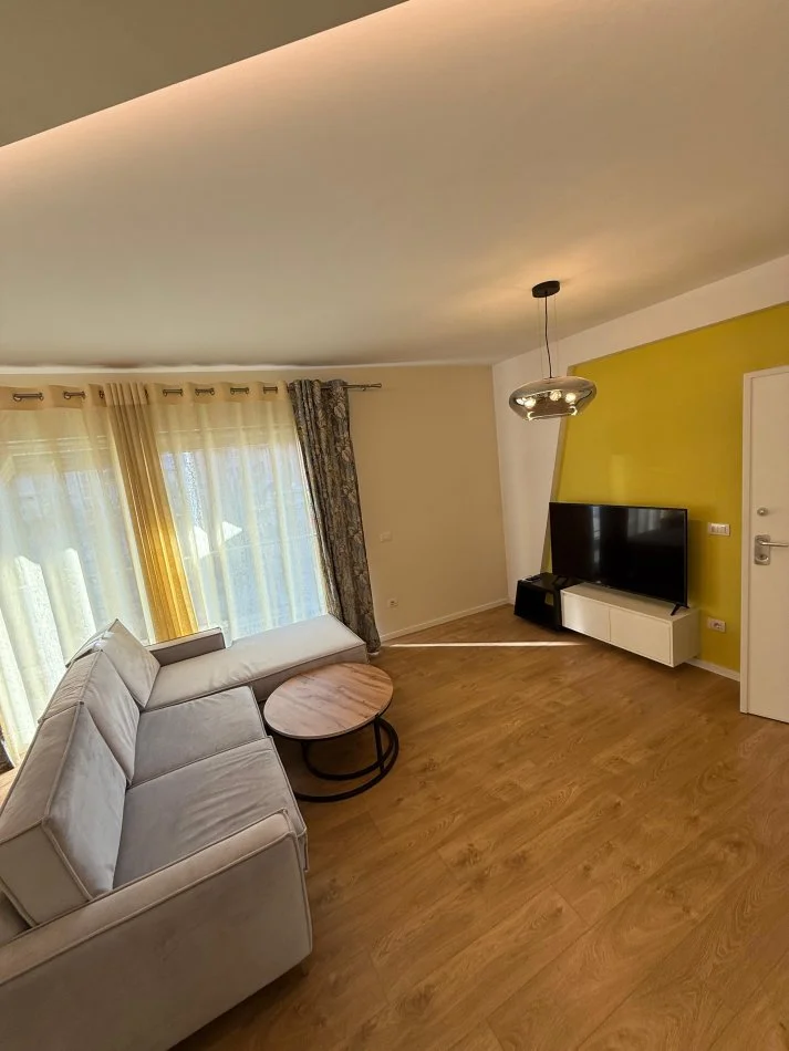 Tirane, jepet me qera apartament 1+1 Kati 4, 70 m² 750 € (Rr. e Barrikadave)