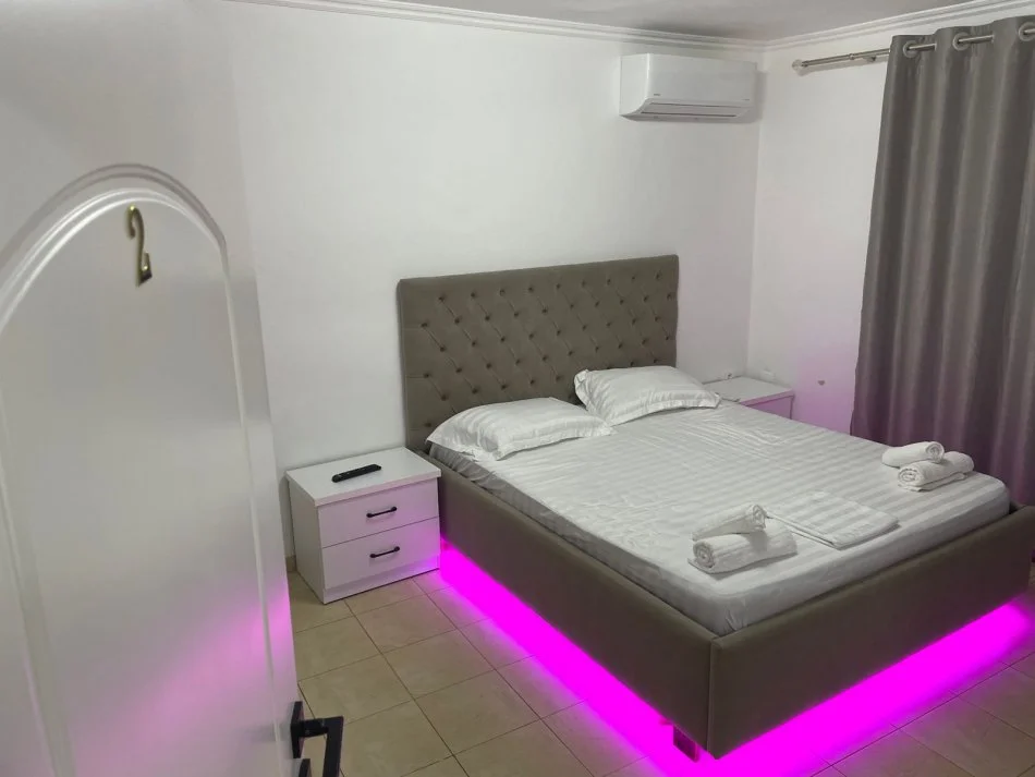 Tirane, jepet me qera vetem 1 dhome 1+1 Kati 0, 30 m² 25 € (Rruga Manastirliu)