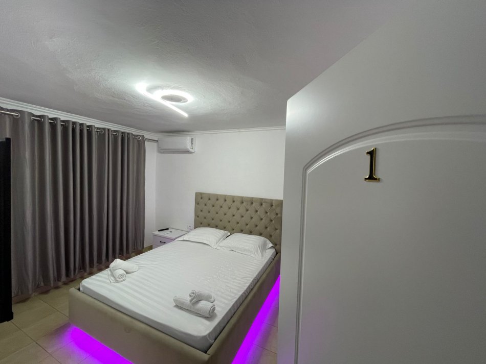 Tirane, jepet me qera vetem 1 dhome 1+1 Kati 0, 30 m² 25 € (Rruga Manastirliu)
