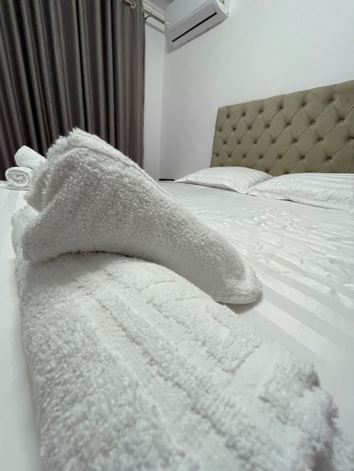 Tirane, jepet me qera vetem 1 dhome 1+1 Kati 0, 30 m² 25 € (Rruga Manastirliu)