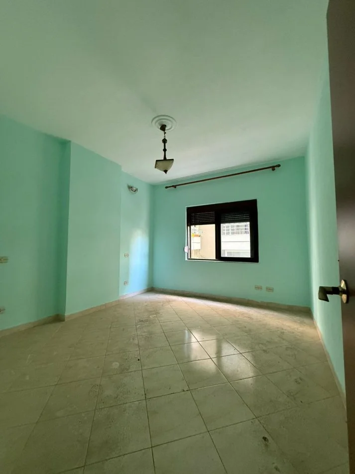 Durres, shitet apartament 2+1+Aneks+Ballkon Kati 3, 100 m² 100.000 € (Rruga Pavaresia)