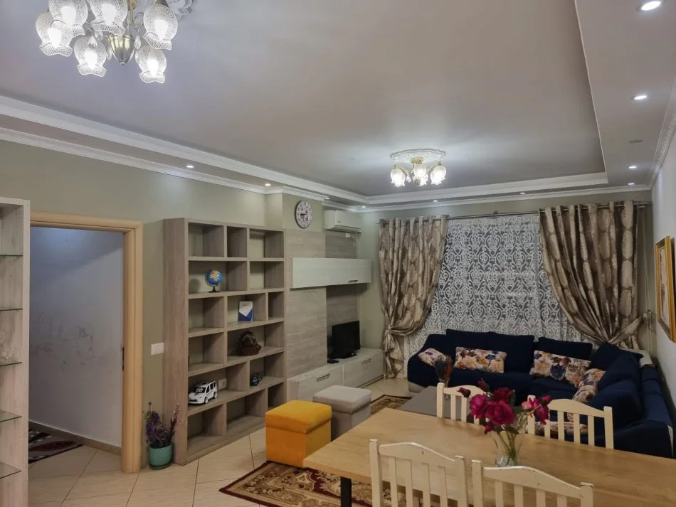Tirane, jepet me qera apartament 2+1 Kati 7, 106 m² 550 € 
