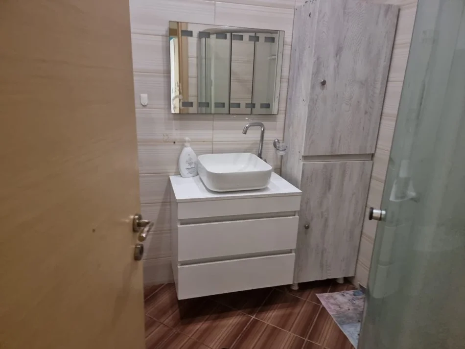 Tirane, jepet me qera apartament 2+1 Kati 7, 106 m² 550 € 