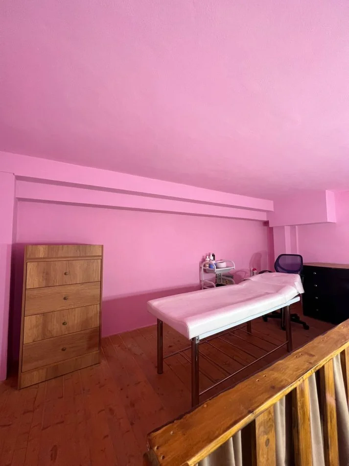 Tirane, jepet me qera dyqan Kati 0, 35 m² 300 € 