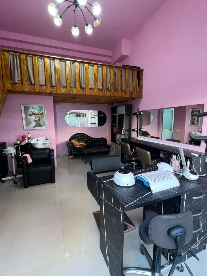 Tirane, jepet me qera dyqan Kati 0, 35 m² 300 € 