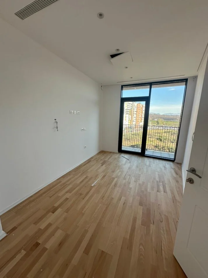 Tirane, shitet apartament 2+1+Ballkon Kati 5, 129 m² (Rr. e Kosovareve)