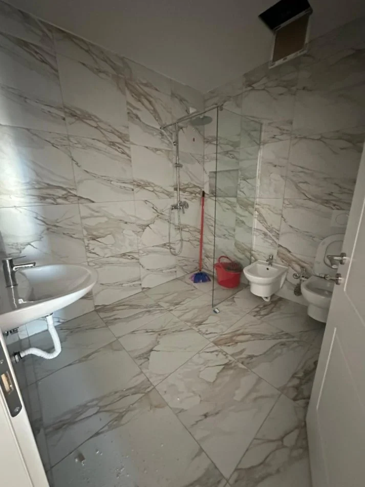 Tirane, shitet apartament 2+1+Ballkon Kati 5, 129 m² (Rr. e Kosovareve)