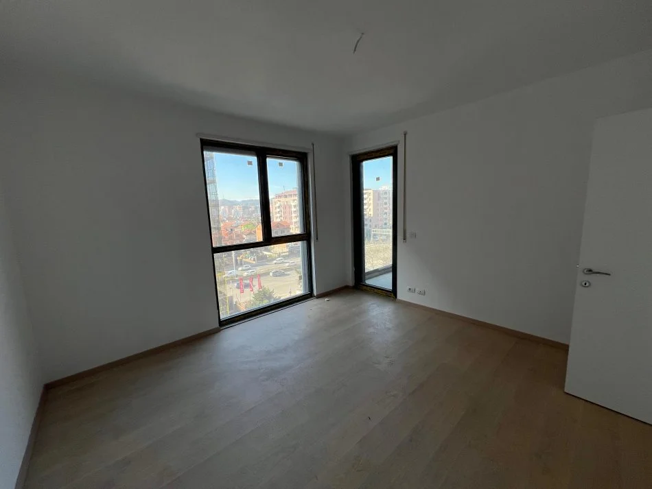 Tirane, shes apartament 2+1+Ballkon Kati 5, 118 m² 170.000 € (AKSES TIRANA)