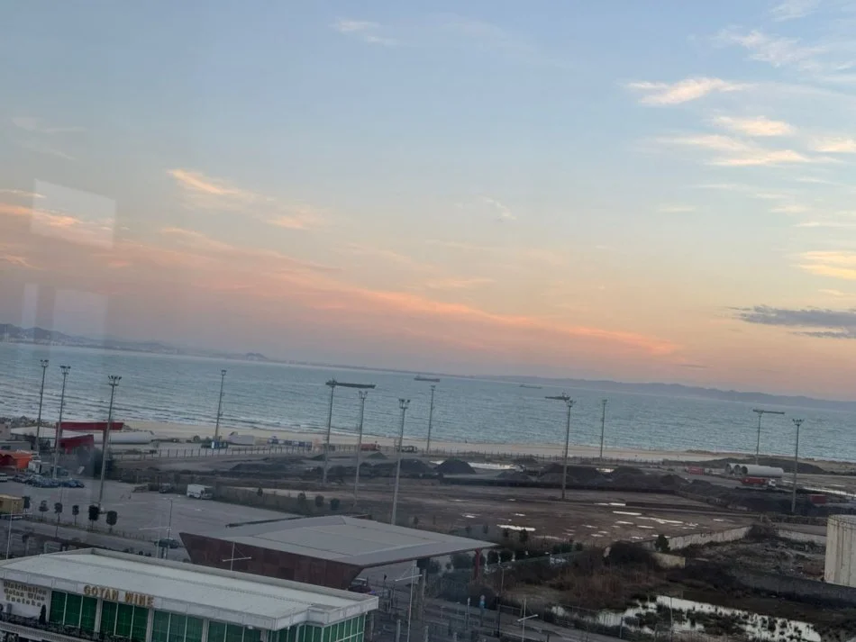 Durres, jepet me qera ambjent biznesi Kati 8, 430 m² 2.200 € (Galaktiku, Durres)