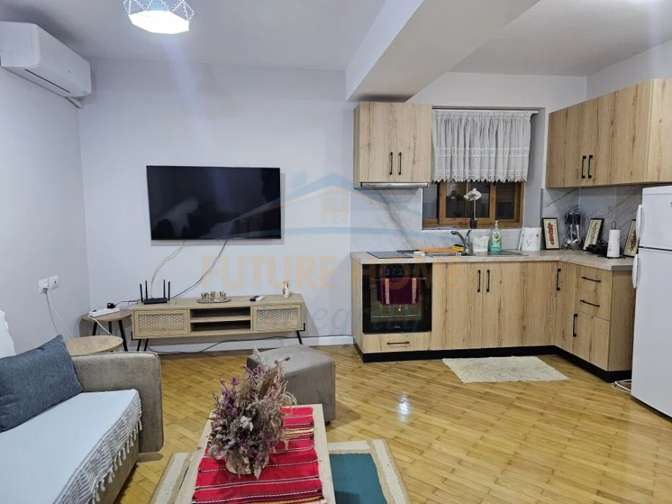 Tirane, jepet me qera apartament 1+1 Kati 1, 70 m² 500 € (STADIUMI DINAMO TIRANE)