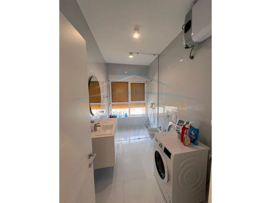 Tirane, jepet me qera apartament 2+1 Kati 6, 500 € (ALI DEM)