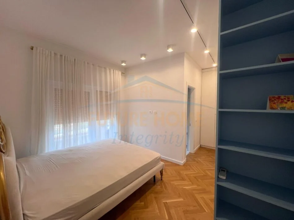 Tirane, jepet me qera apartament 2+1 Kati 6, 500 € (ALI DEM)