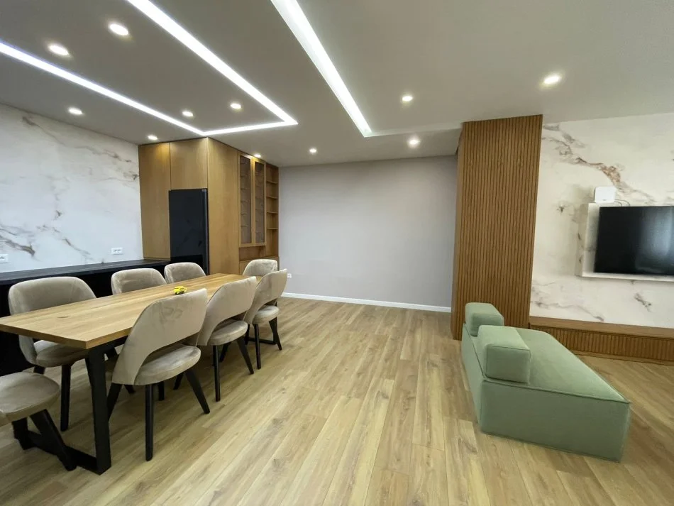 Tirane, shitet apartament , 112 m² 350.000 € (Qender)