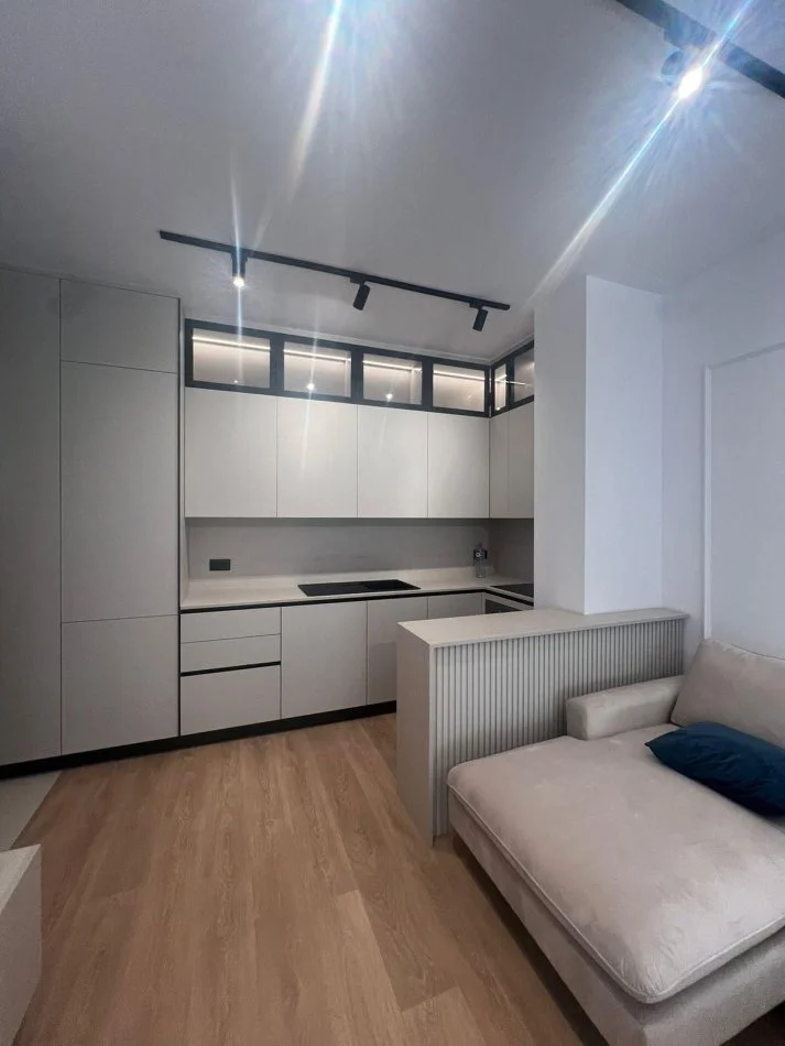 Tirane, jepet me qera apartament 1+1+Ballkon Kati 4, 70 m² 800 € (PORCELAN)