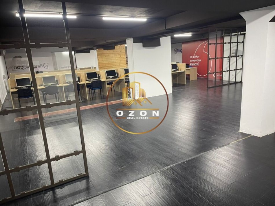 Ambient per Shitje 350m2, Sheshi Willson Tirane!