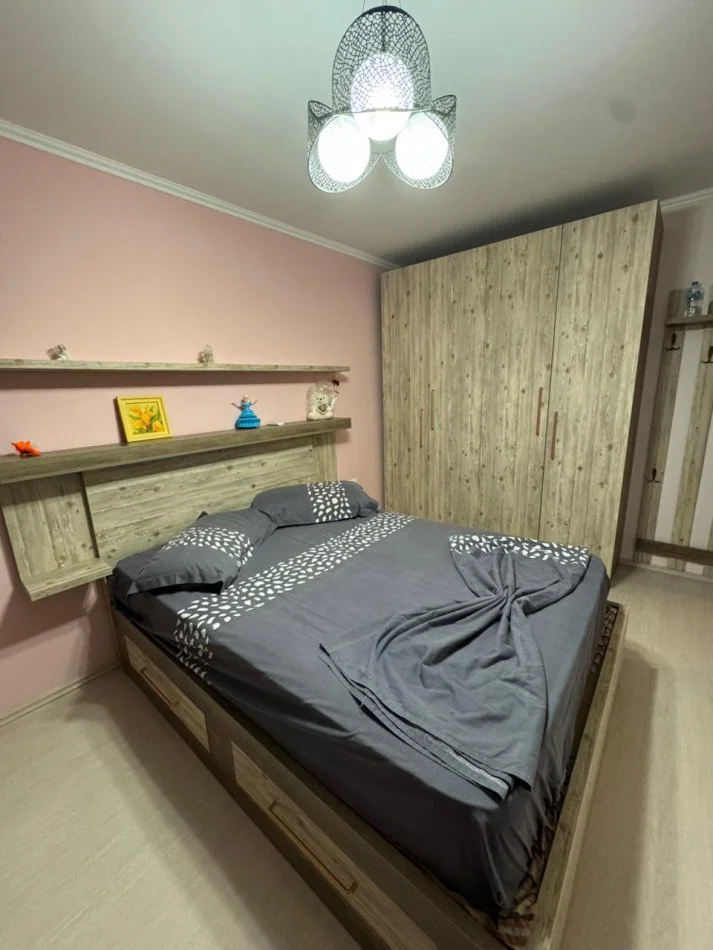 Tirane, jepet me qera apartament 2+1+Aneks+Ballkon Kati 3, 85 m² 700 € (21 Dhjetori ( Tek Neranxi ne fillim te Myslym Shyrit))