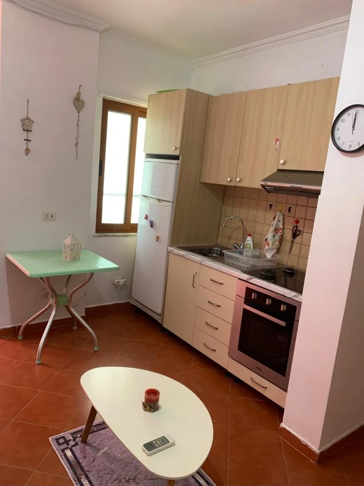 Golem, jepet me qera apartament 2+1+Ballkon Kati 1, 70 m² 350 € (Pishat e Buta)