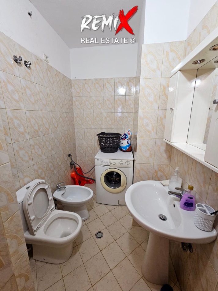 Shkembi Kavajes, shitet apartament 2+1+Aneks+Ballkon Kati 4, 77 m² 90.000 € 