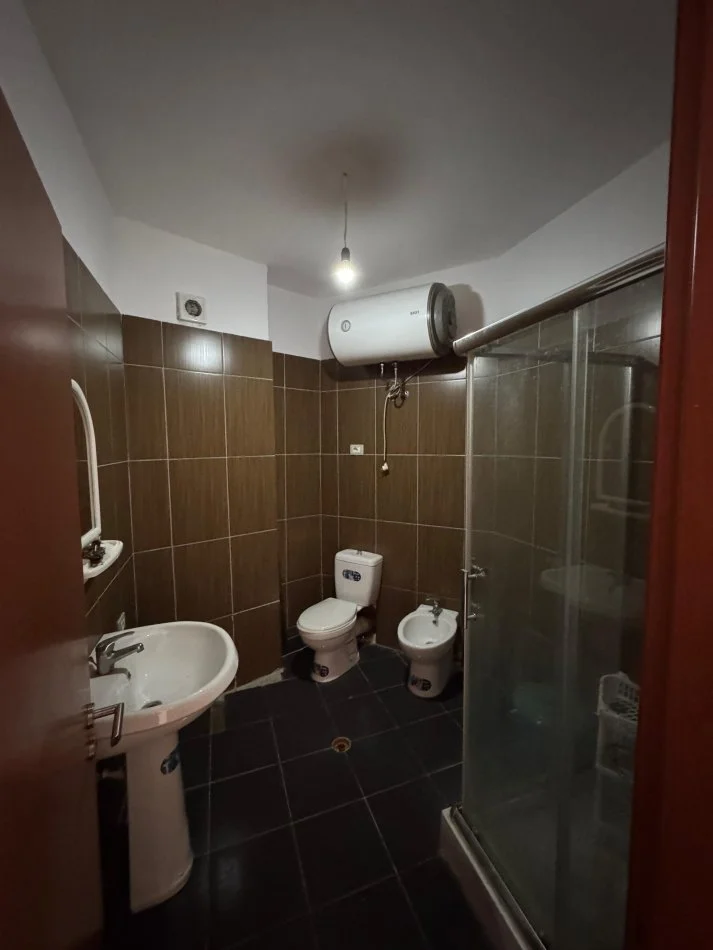 Tirane, shitet apartament 1+1 Kati 5, 70 m² 80.000 € (Fresk)