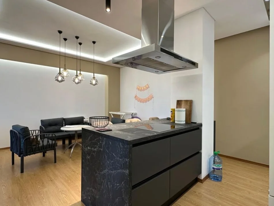 Tirane, jepet me qera 2+1 Kati 7, 134 m² (Rruga Konferenca e Pezes, prane Fabrikes se Birres)