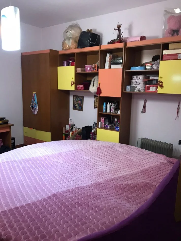 Tirane, jepet me qera apartament 3+1+Aneks+Ballkon Kati 5, 150 m² 650 € (KRISTAL CENTER)