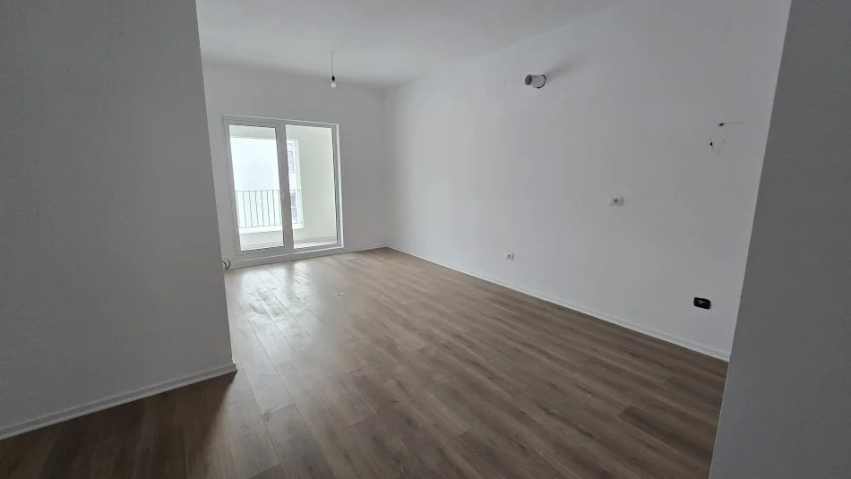 Tirane, jepet me qera apartament 2+1+Ballkon Kati 7, 90 m² 300 € (KOMPLEKSI KAIMI)