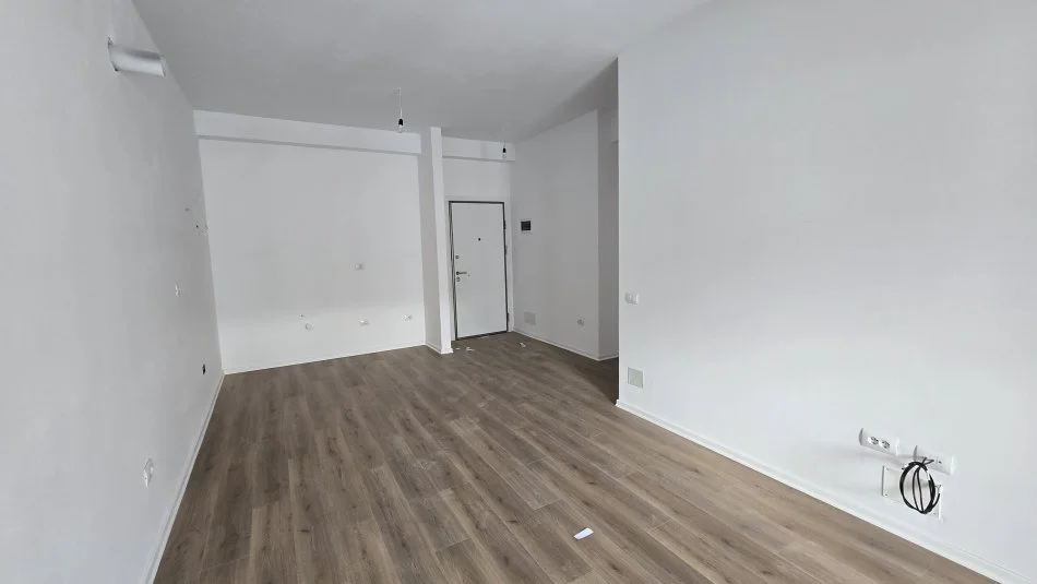 Tirane, jepet me qera apartament 2+1+Ballkon Kati 7, 90 m² 300 € (KOMPLEKSI KAIMI)