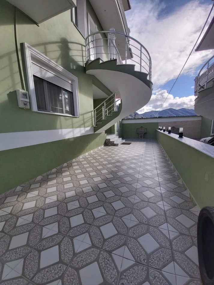 Korce, shitet Vile 3 Katshe Kati 0, 340 m² 250.000 € (Rruga Marko Boçari)