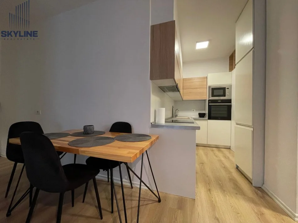 Tirane, jepet me qera apartament 1+1 , 60 m² 550 € (5 Maji)