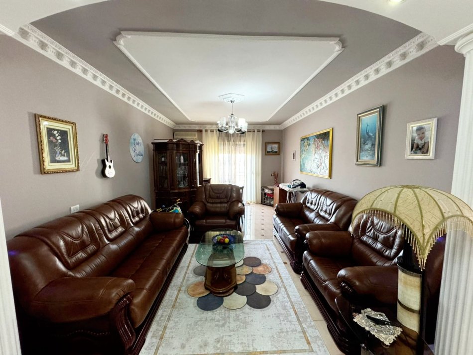 Kavaje, shitet apartament 3+1+Aneks+Ballkon Kati 4, 120 m² 75.000 € (Rruga Qazim Karriqi, Kavajë,)