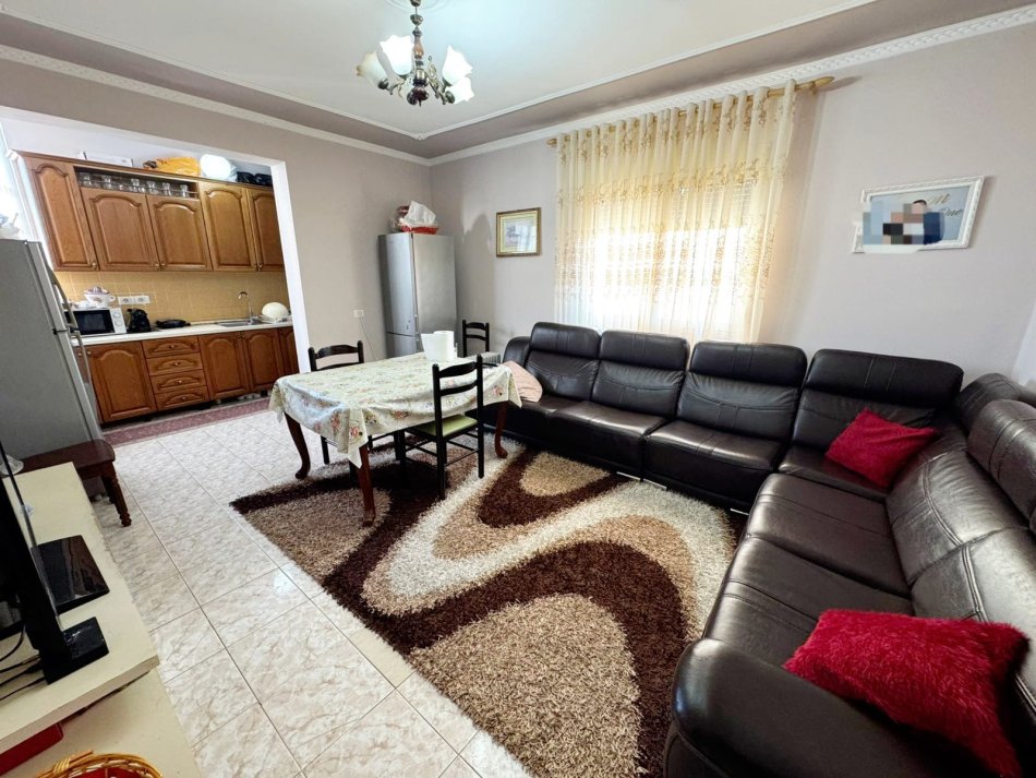 Kavaje, shitet apartament 3+1+Aneks+Ballkon Kati 4, 120 m² 75.000 € (Rruga Qazim Karriqi, Kavajë,)