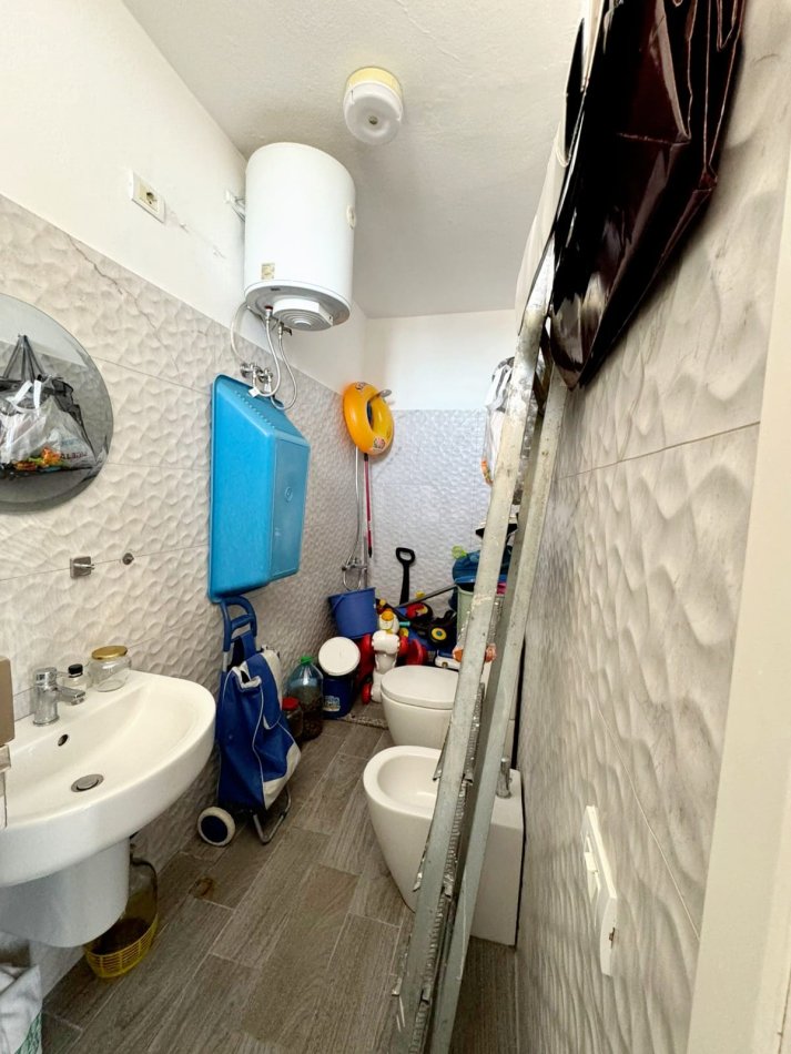 Kavaje, shitet apartament 3+1+Aneks+Ballkon Kati 4, 120 m² 75.000 € (Rruga Qazim Karriqi, Kavajë,)